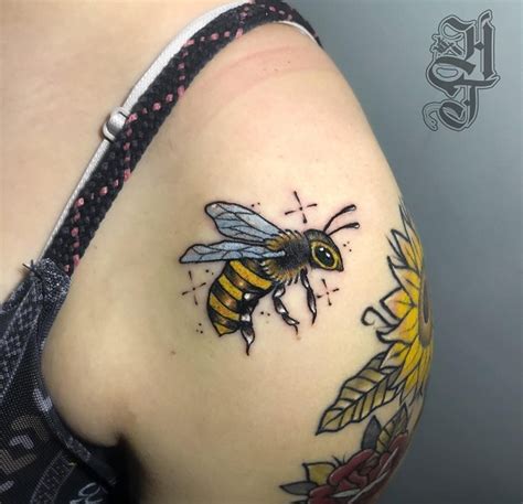 honeybee tattoo|traditional honey bee tattoo.